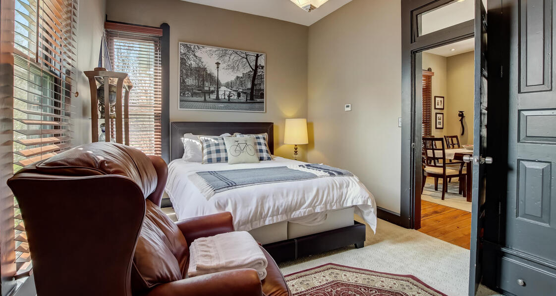 Your private downtown Indy home base, minutes from Mass Ave, Bottleworks, major venues, dining, and nightlife. Downtown Indianapolis vacation rental near Mass Ave and Bottleworks with private hot tub, fenced backyard, free parking, and space for 8 guests